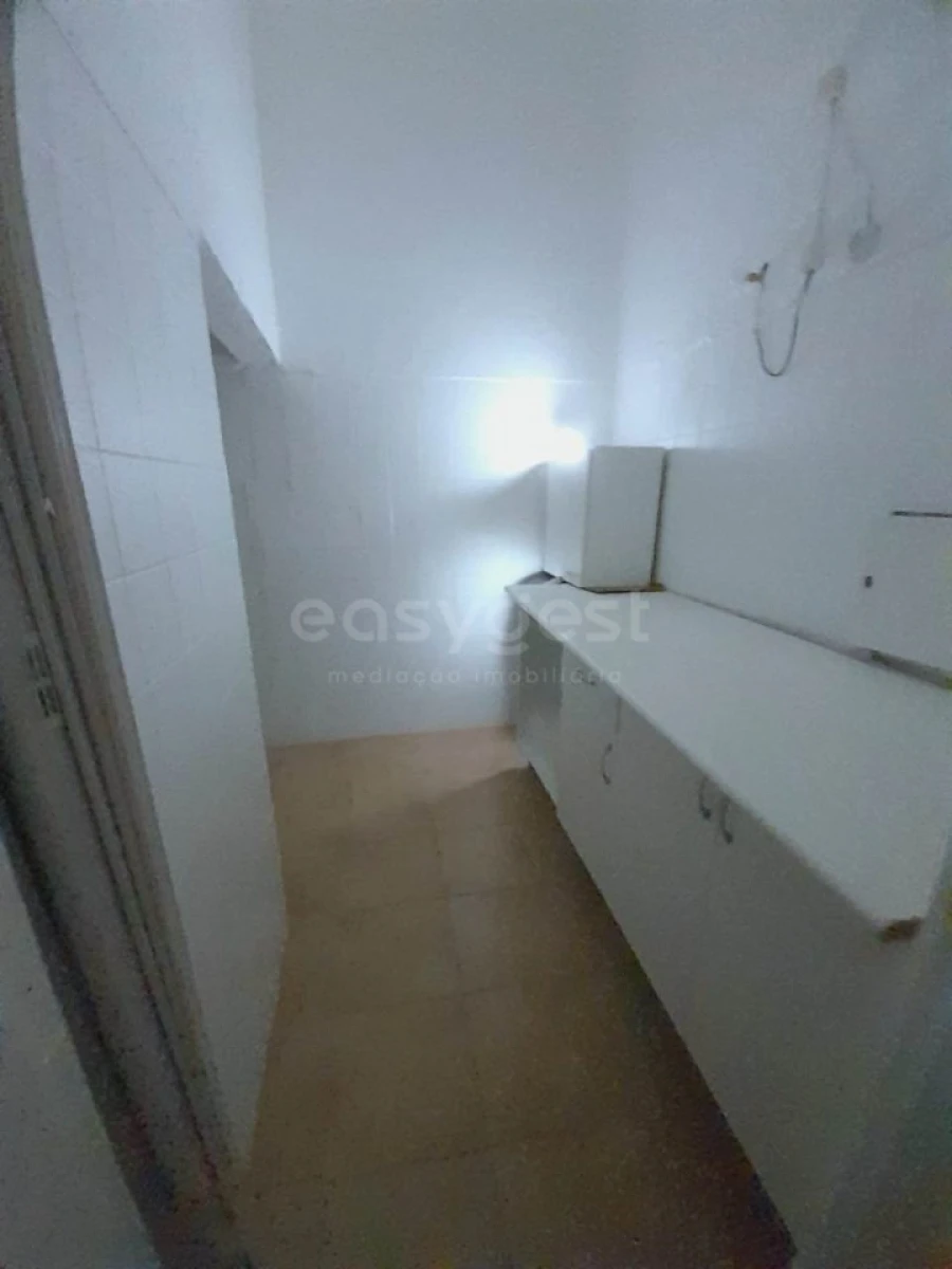 Loja para Venda em Almada, Cova da Piedade, Pragal e Cacilhas Foto 6