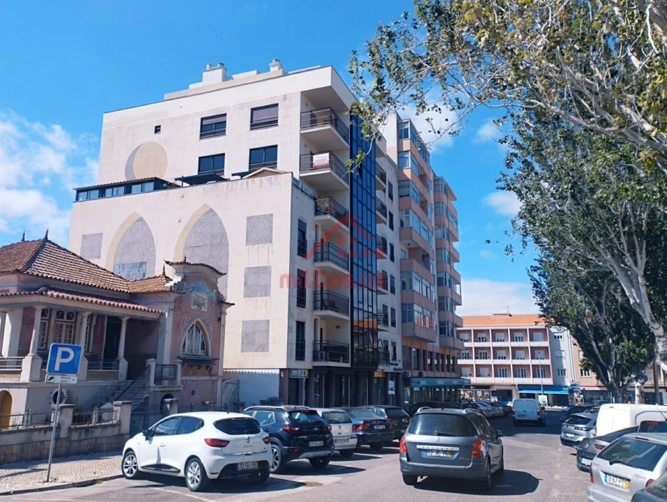 Apartamento T5 para Arrendamento em Santa Maria, São Pedro e Matacães Foto 1