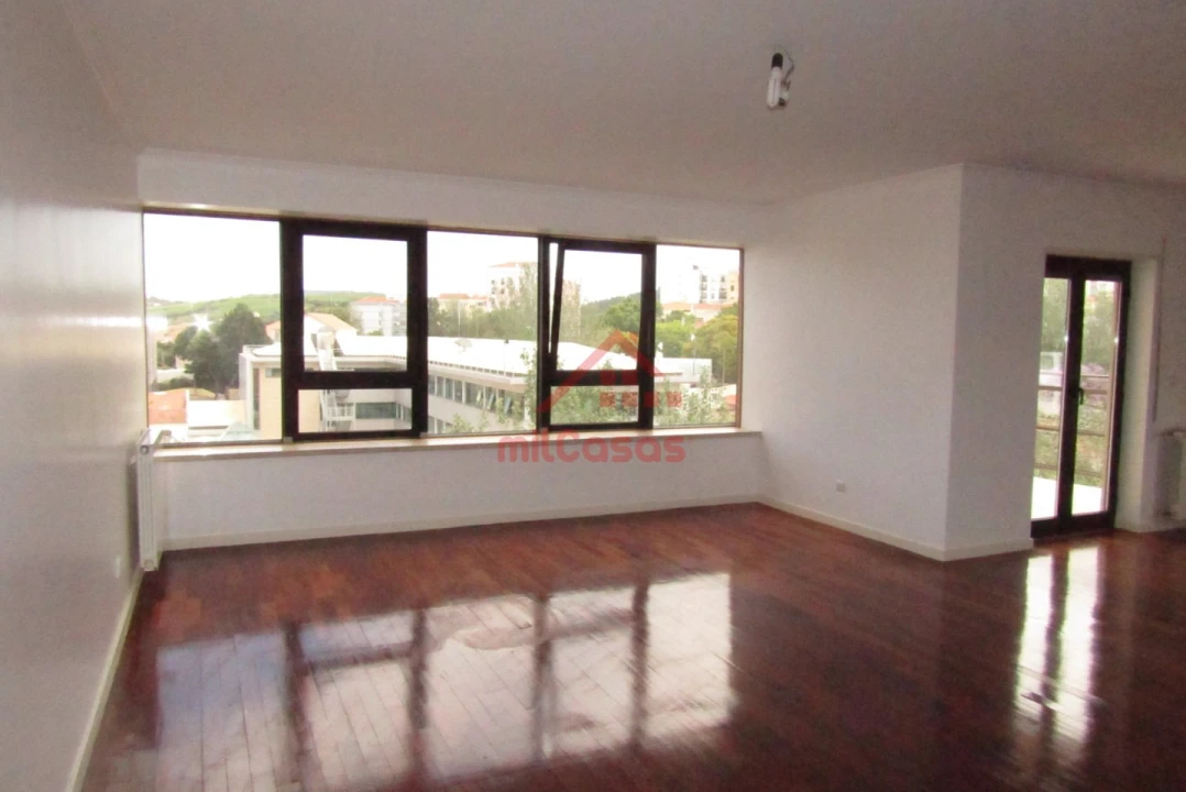 Apartamento T5 para Arrendamento em Santa Maria, São Pedro e Matacães Foto 3