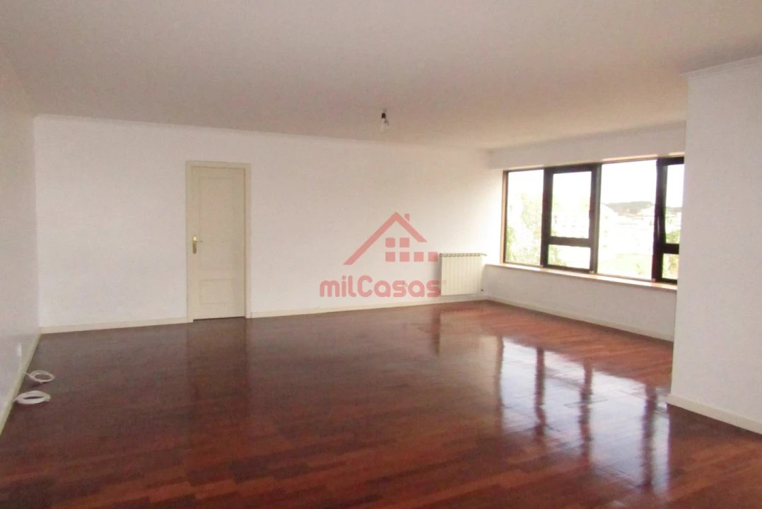 Apartamento T5 para Arrendamento em Santa Maria, São Pedro e Matacães Foto 4