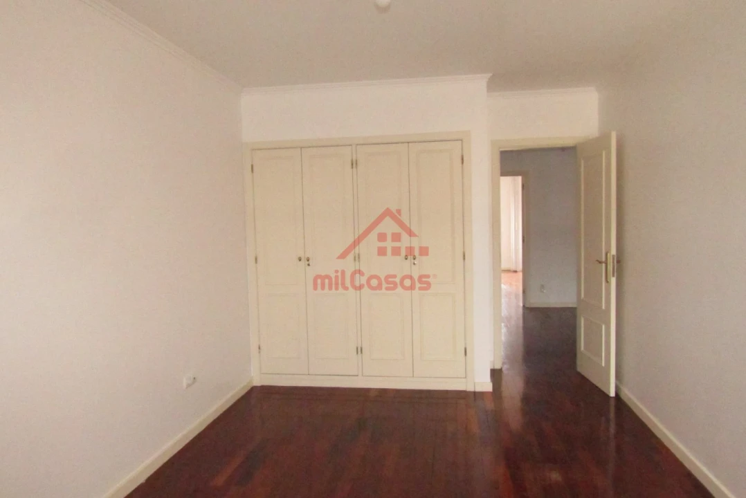 Apartamento T5 para Arrendamento em Santa Maria, São Pedro e Matacães Foto 17