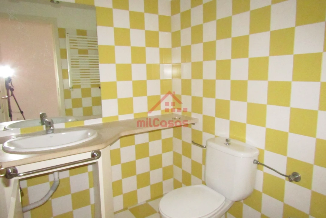 Apartamento T5 para Arrendamento em Santa Maria, São Pedro e Matacães Foto 18