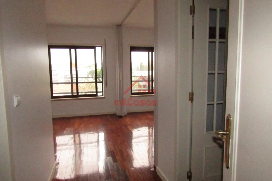 Apartamento T5 para Arrendamento em Santa Maria, São Pedro e Matacães Foto 20