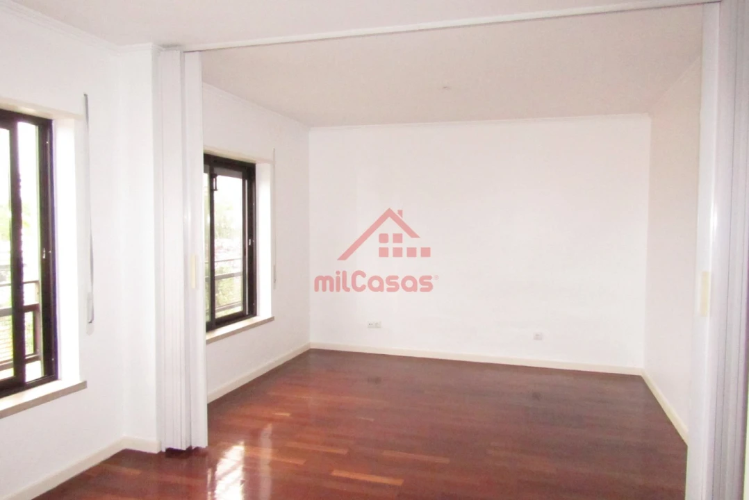 Apartamento T5 para Arrendamento em Santa Maria, São Pedro e Matacães Foto 21