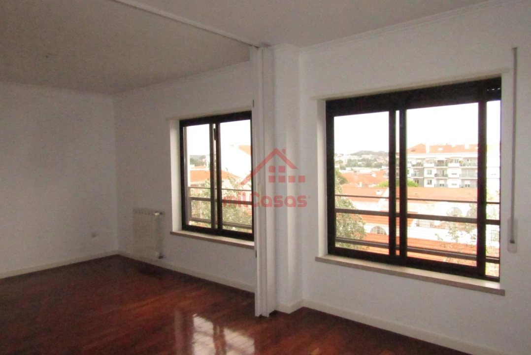 Apartamento T5 para Arrendamento em Santa Maria, São Pedro e Matacães Foto 23