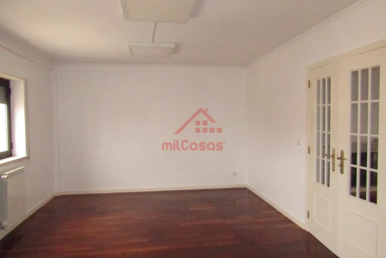 Apartamento T5 para Arrendamento em Santa Maria, São Pedro e Matacães Foto 7