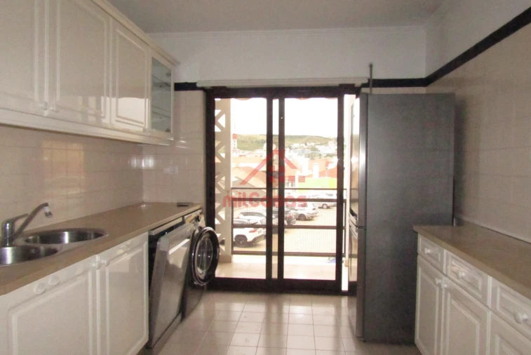 Apartamento T5 para Arrendamento em Santa Maria, São Pedro e Matacães Foto 10