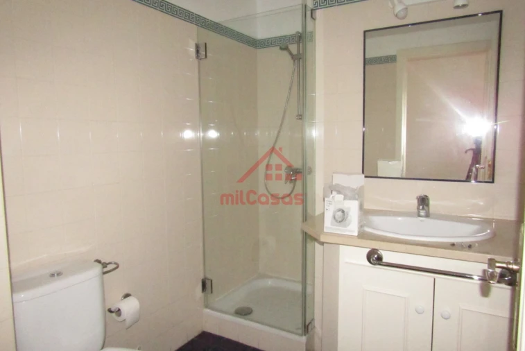 Apartamento T5 para Arrendamento em Santa Maria, São Pedro e Matacães Foto 12