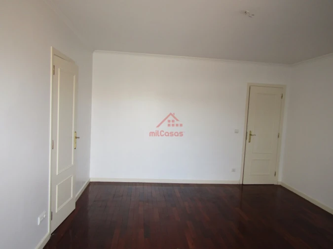 Apartamento T5 para Arrendamento em Santa Maria, São Pedro e Matacães Foto 14