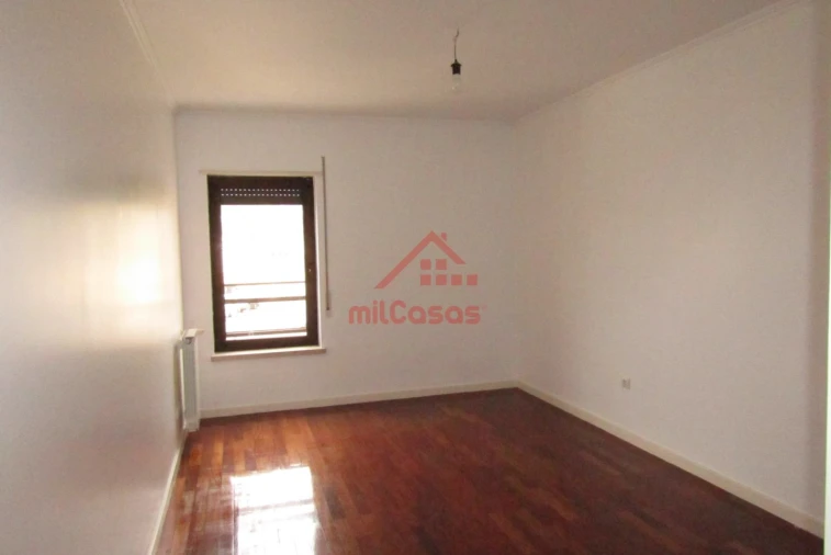 Apartamento T5 para Arrendamento em Santa Maria, São Pedro e Matacães Foto 16