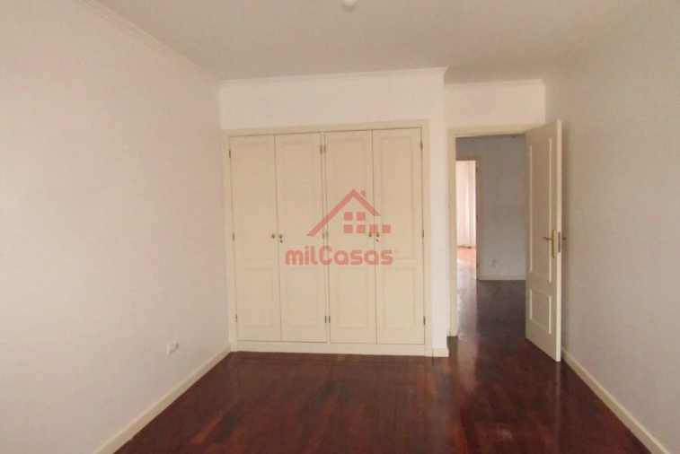 Apartamento T5 para Arrendamento em Santa Maria, São Pedro e Matacães Foto 17