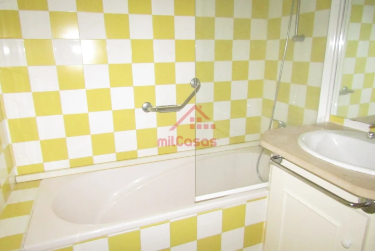 Apartamento T5 para Arrendamento em Santa Maria, São Pedro e Matacães Foto 19