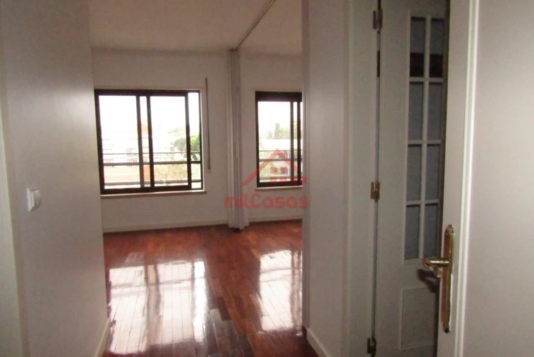 Apartamento T5 para Arrendamento em Santa Maria, São Pedro e Matacães Foto 20