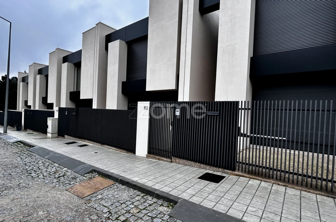 Moradia T3 para Venda em Fânzeres e São Pedro da Cova Foto 2