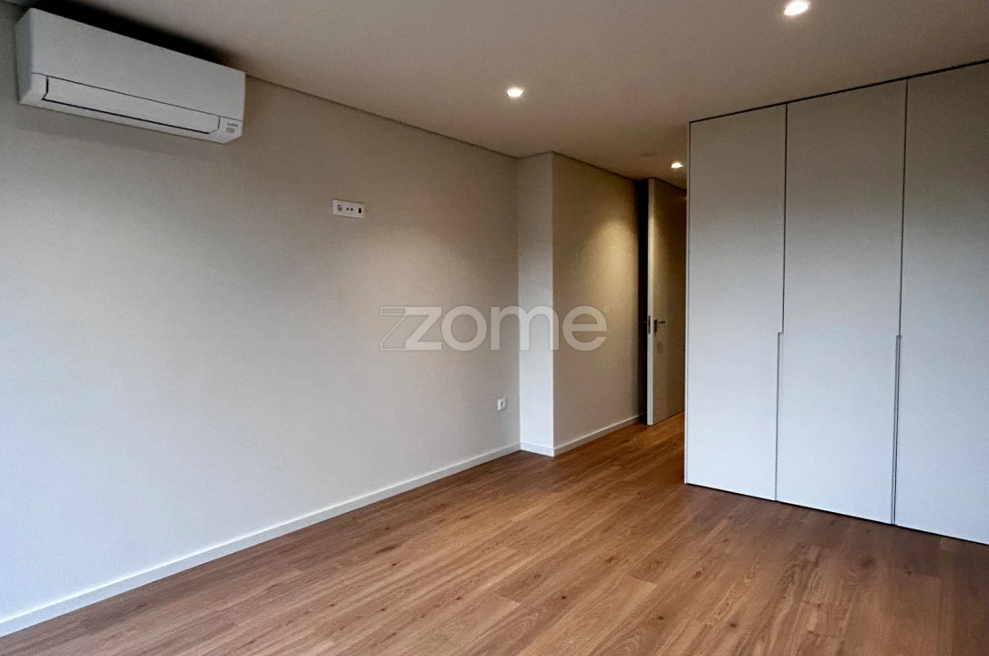 Moradia T3 para Venda em Fânzeres e São Pedro da Cova Foto 21