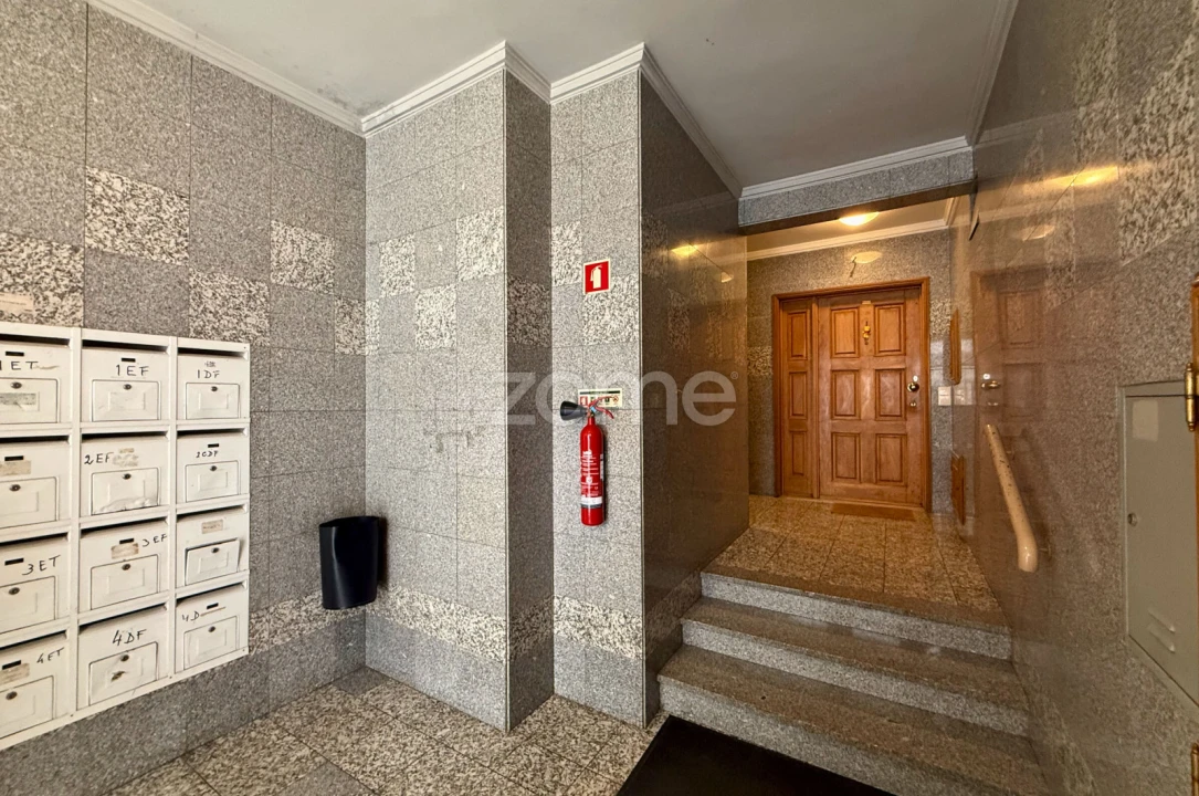 Apartamento T1 para Venda em Mafamude e Vilar do Paraíso Foto 1