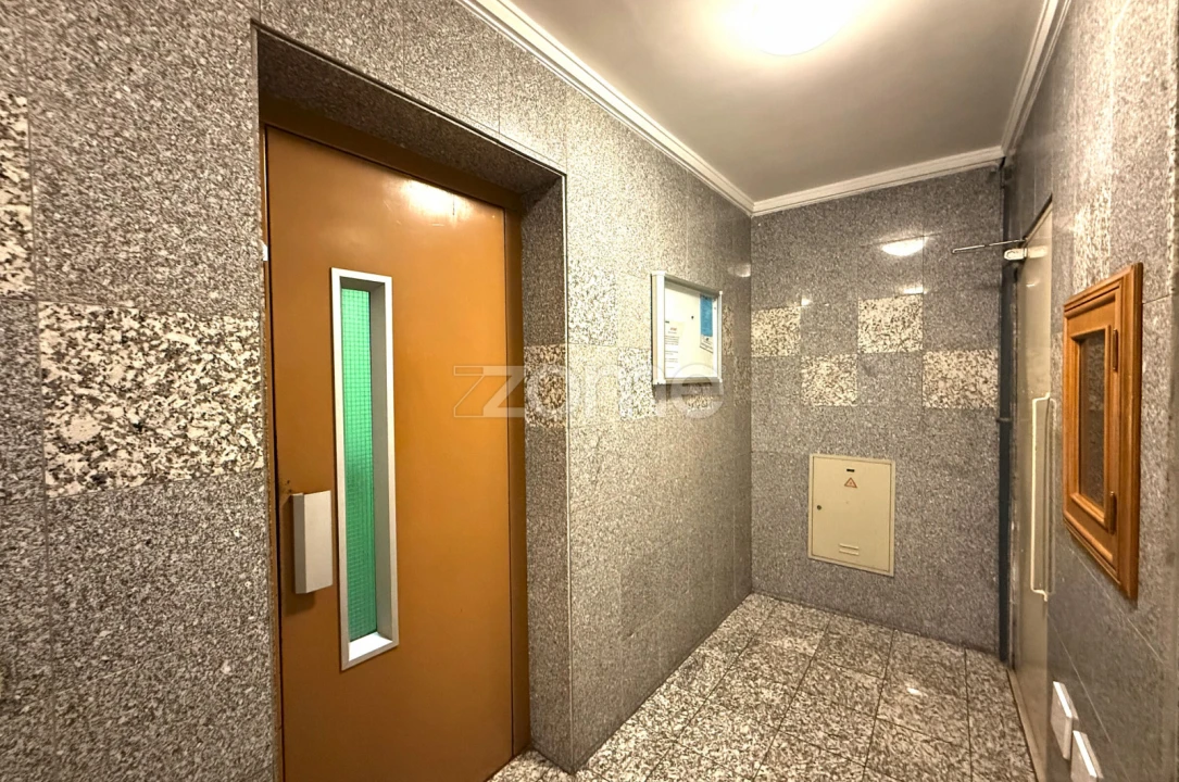 Apartamento T1 para Venda em Mafamude e Vilar do Paraíso Foto 3