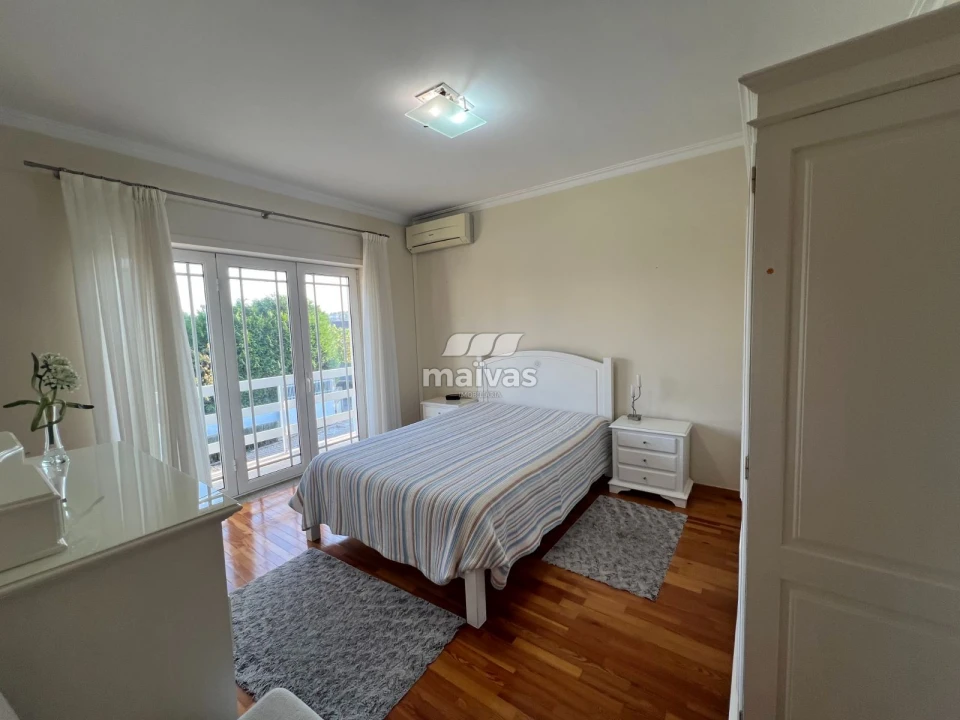 Moradia T4 para Venda em Sabariz Foto 18