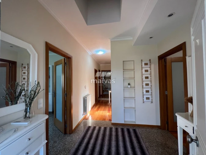 Moradia T4 para Venda em Sabariz Foto 8