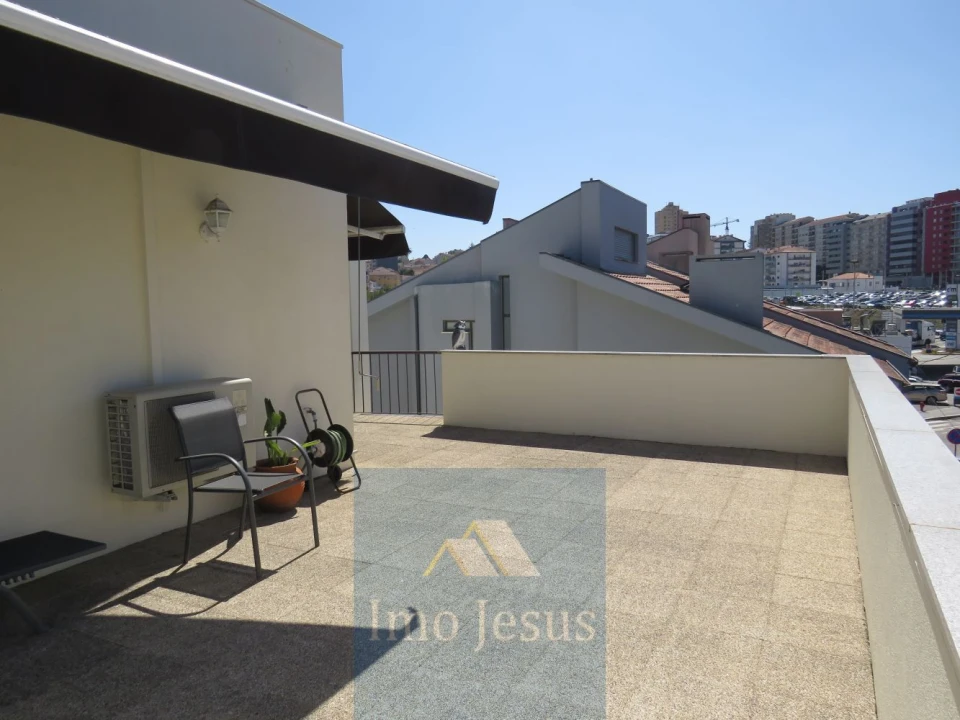 Moradia T5 para Venda em Mafamude e Vilar do Paraíso Foto 3