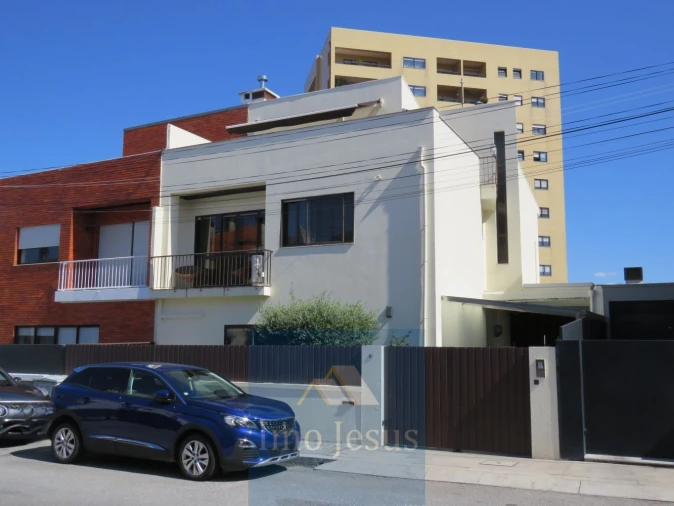 Moradia T5 para Venda em Mafamude e Vilar do Paraíso