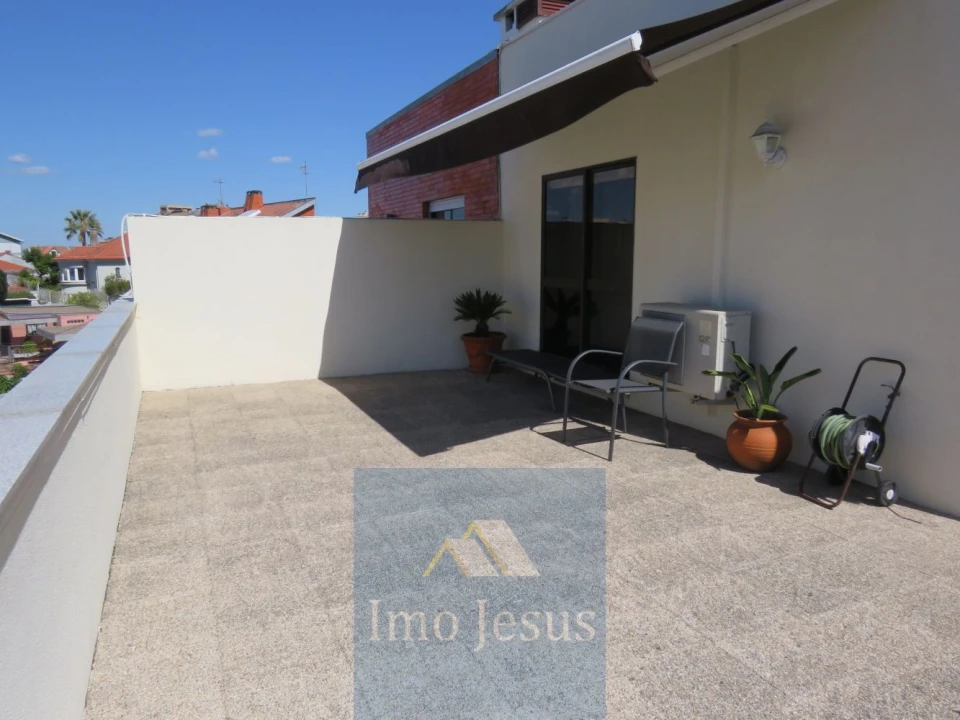 Moradia T5 para Venda em Mafamude e Vilar do Paraíso Foto 2