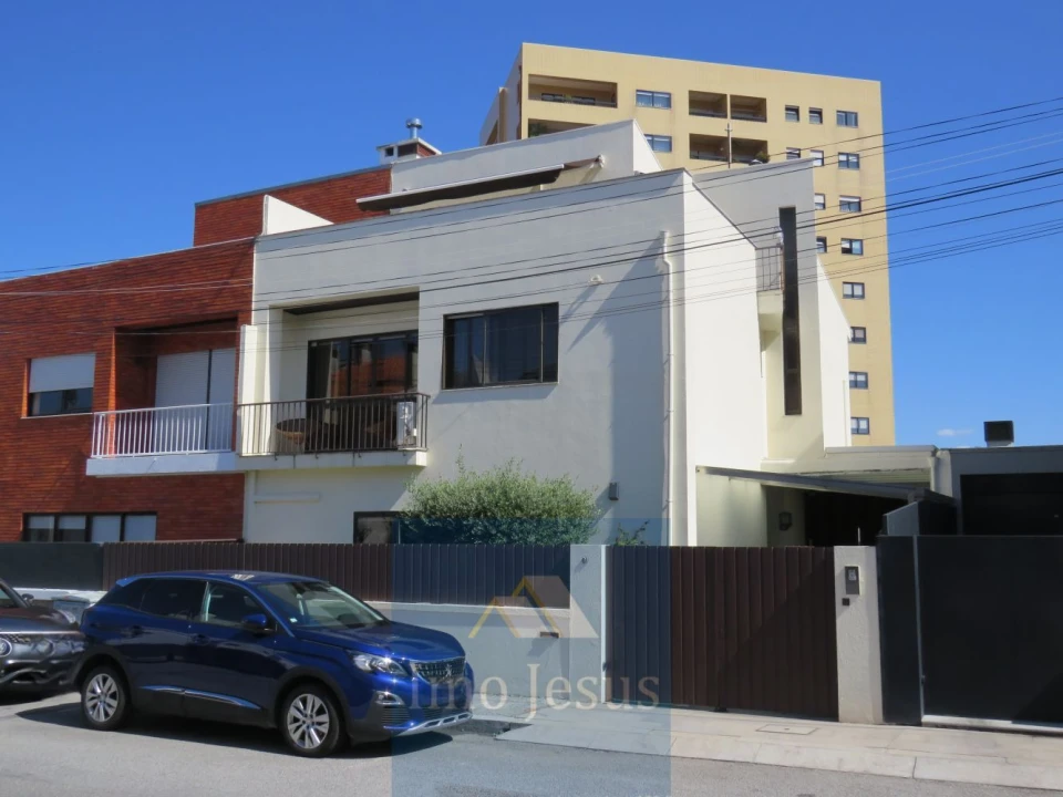 Moradia T5 para Venda em Mafamude e Vilar do Paraíso Foto 1