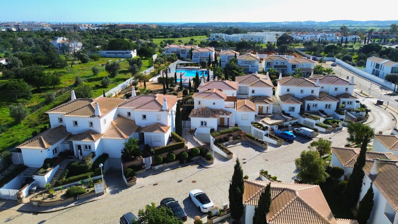 Moradia T3 para Venda em Quarteira Foto 3