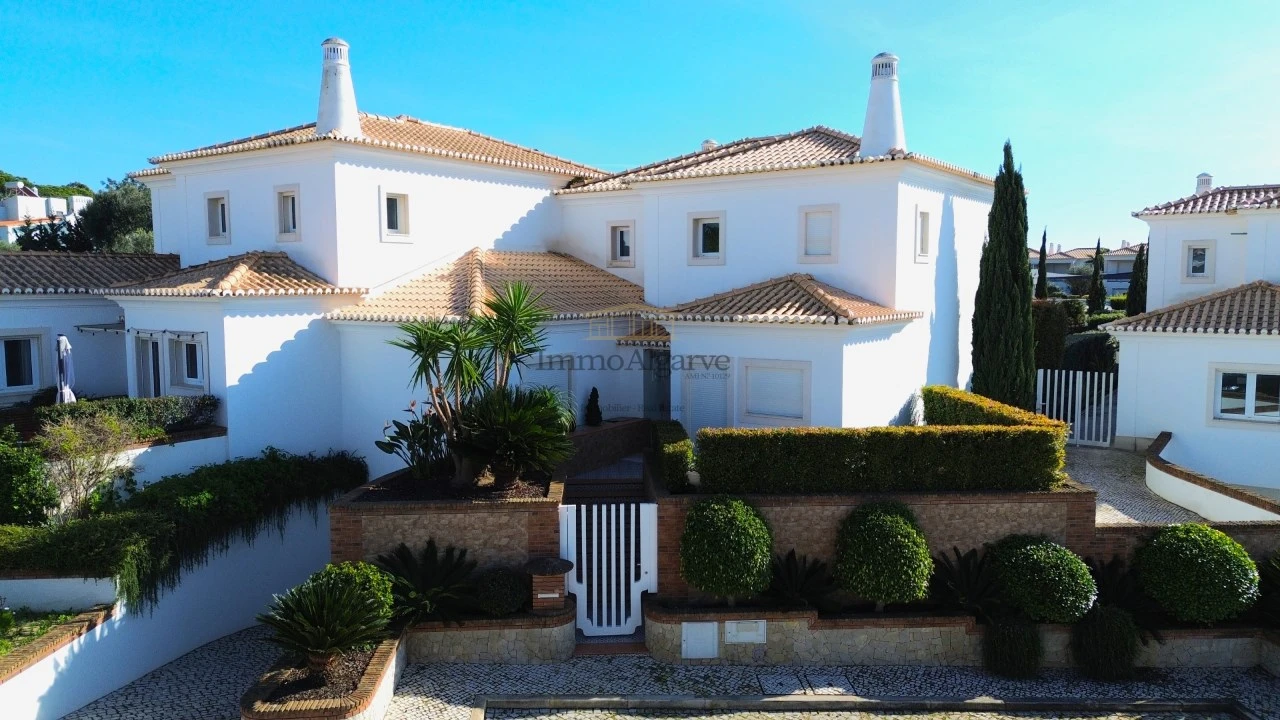 Moradia T3 para Venda em Quarteira Foto 4