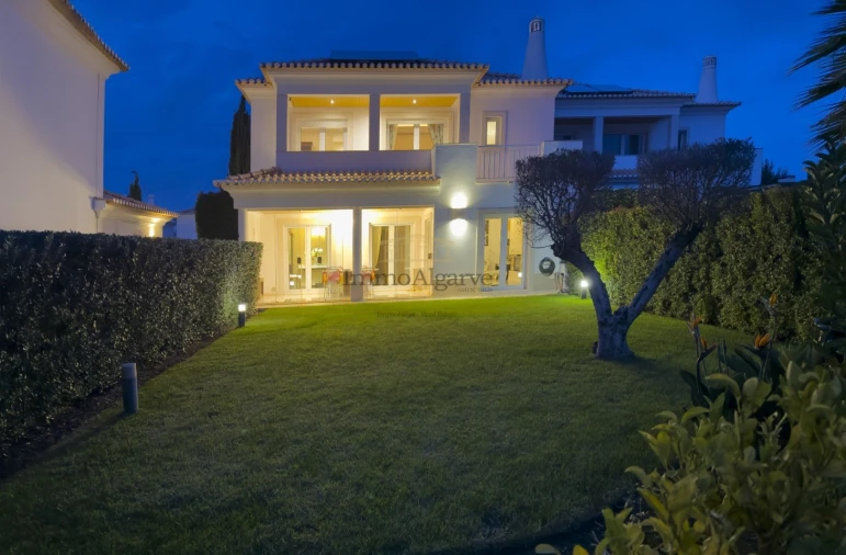 Moradia T3 para Venda em Quarteira Foto 24