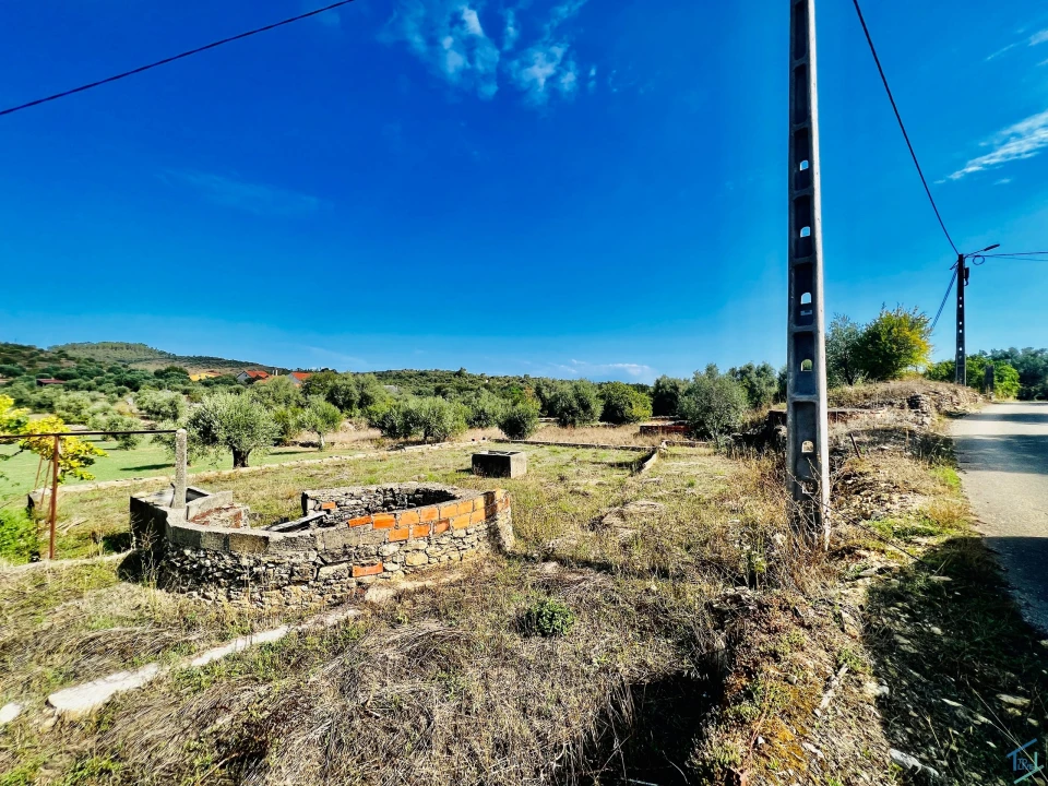 Moradia T2 para Venda em Chãos Foto 4