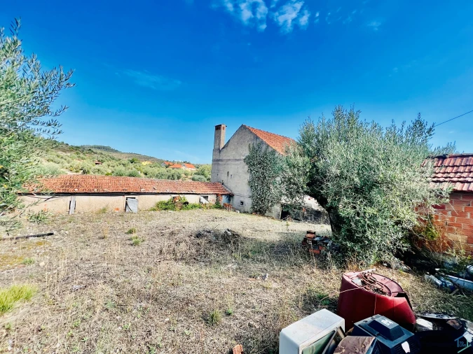 Moradia T2 para Venda em Chãos Foto 6