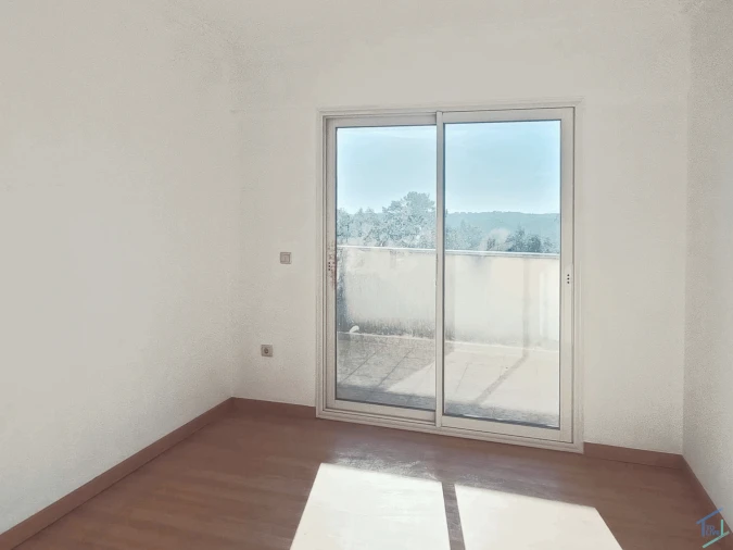 Moradia T4 para Venda em Além da Ribeira e Pedreira Foto 16