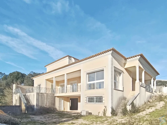 Moradia T4 para Venda em Além da Ribeira e Pedreira Foto 3