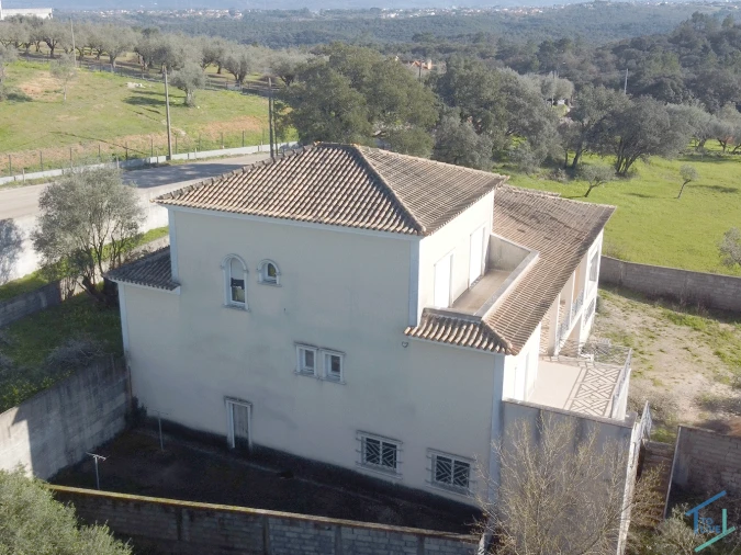 Moradia T4 para Venda em Além da Ribeira e Pedreira Foto 5