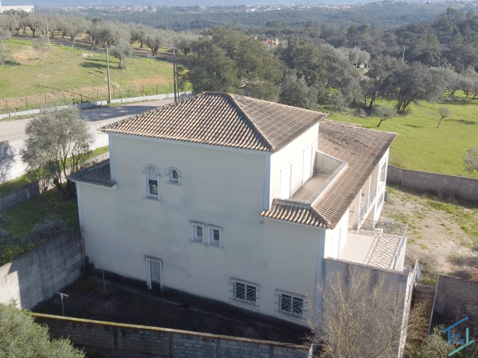 Moradia T4 para Venda em Além da Ribeira e Pedreira Foto 5