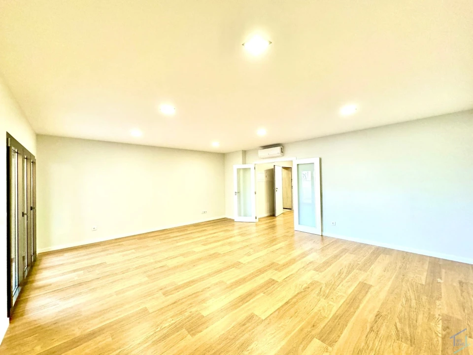 Apartamento T4 para Venda em São Pedro de Tomar Foto 3