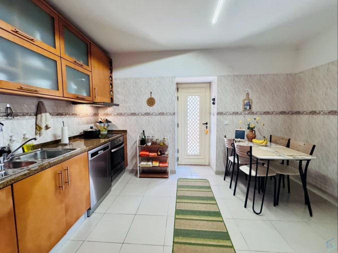 Moradia T4 para Venda em Asseiceira Foto 4