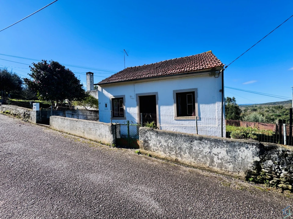 Moradia T2 para Venda em Areias e Pias Foto 1