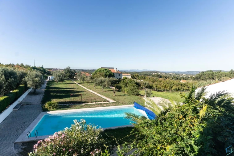 Moradia T5 para Venda em Nossa Senhora do Pranto Foto 28