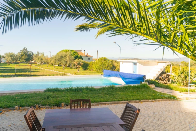 Moradia T5 para Venda em Nossa Senhora do Pranto Foto 3