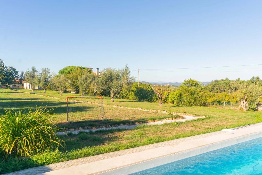 Moradia T5 para Venda em Nossa Senhora do Pranto Foto 34