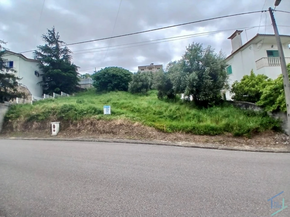 Terreno para Venda em São Pedro de Tomar Foto 1