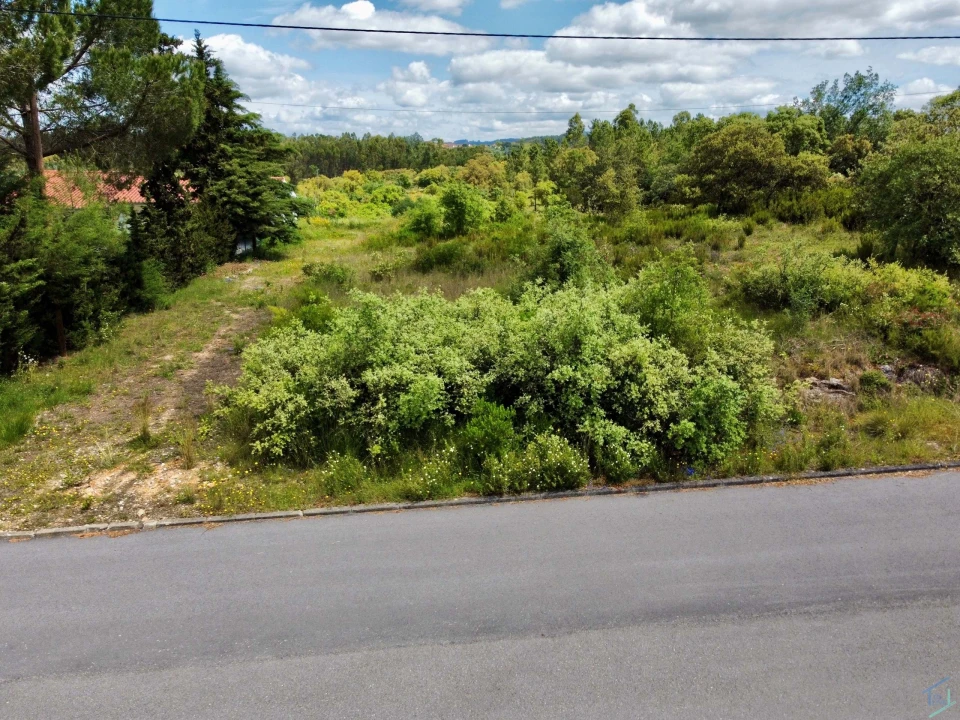 Terreno para Venda em Casais e Alviobeira Foto 1