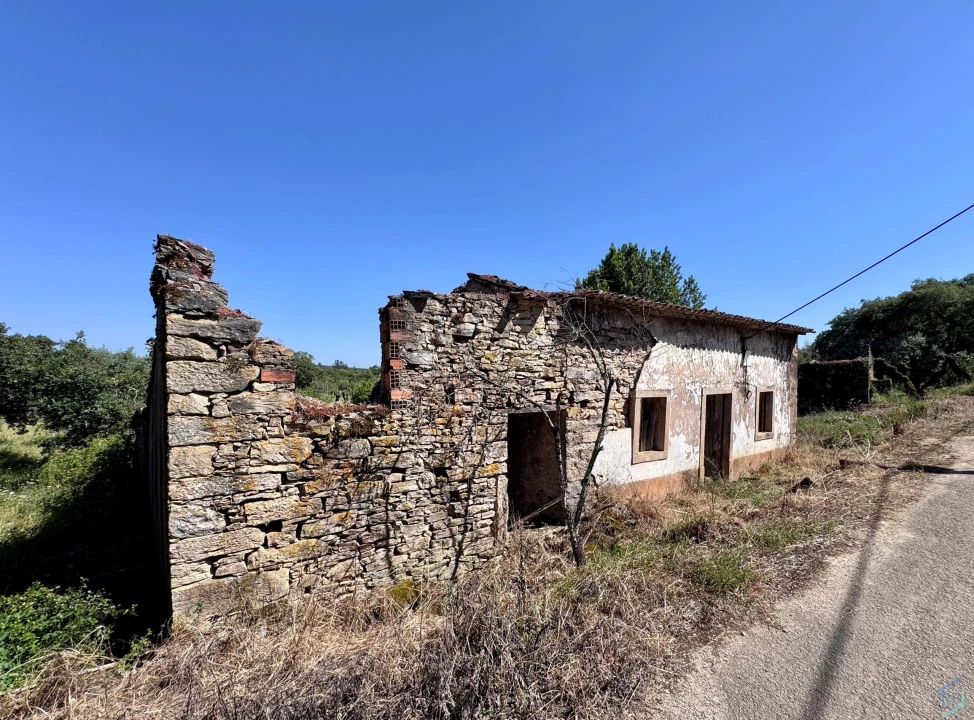 Terreno para Venda em Areias e Pias Foto 1