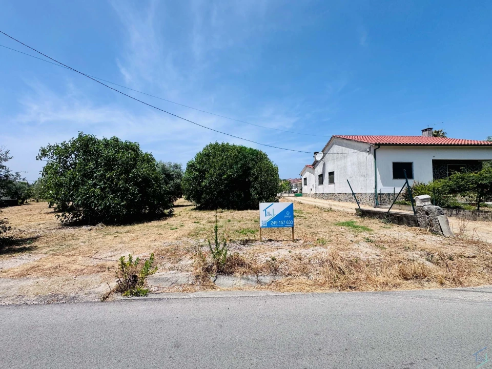 Terreno para Venda em São Pedro de Tomar Foto 1