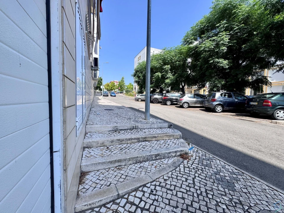 Garagem para Venda em São Pedro de Tomar Foto 13