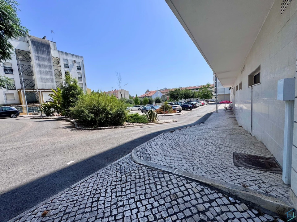 Garagem para Venda em São Pedro de Tomar Foto 12