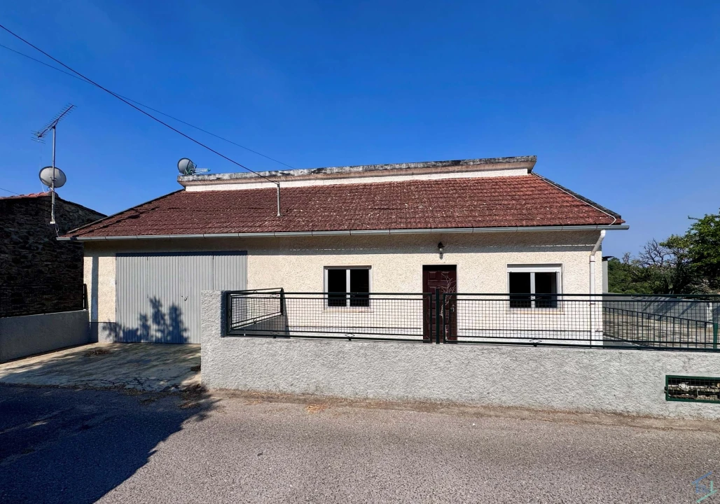 Moradia T3 para Venda em Chãos Foto 1