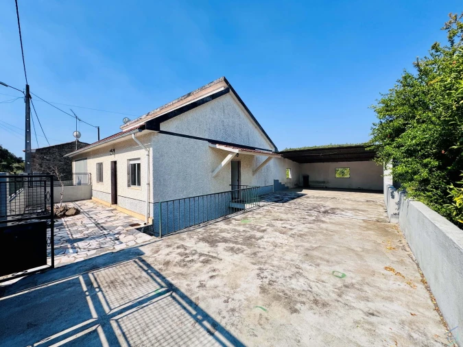 Moradia T3 para Venda em Chãos Foto 2